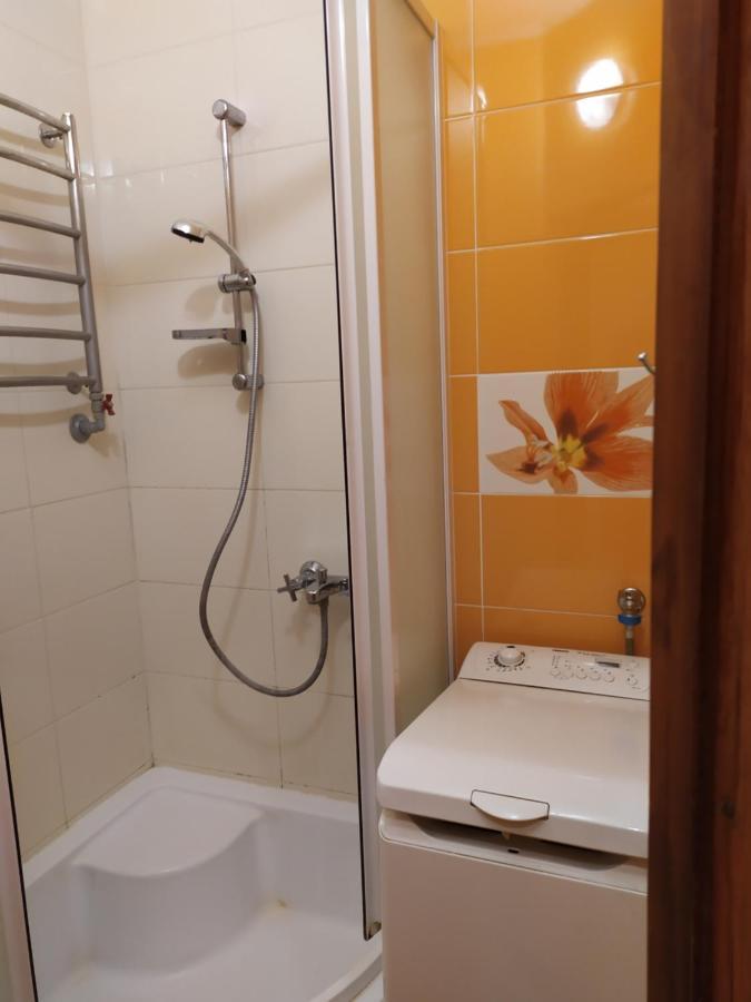 Three Bedroom Stepana Bandery Street Rivne Exterior foto