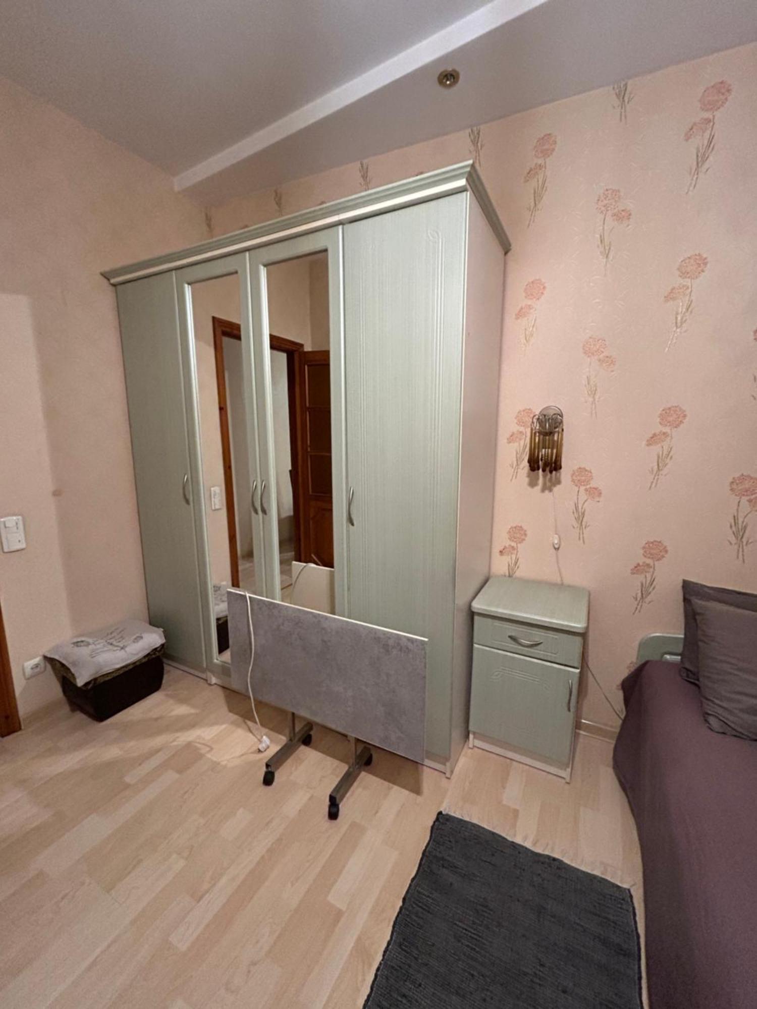 Three Bedroom Stepana Bandery Street Rivne Exterior foto